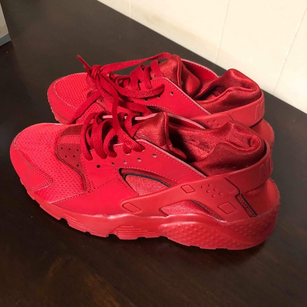 LIKE NEW!!! Nike Hurauche